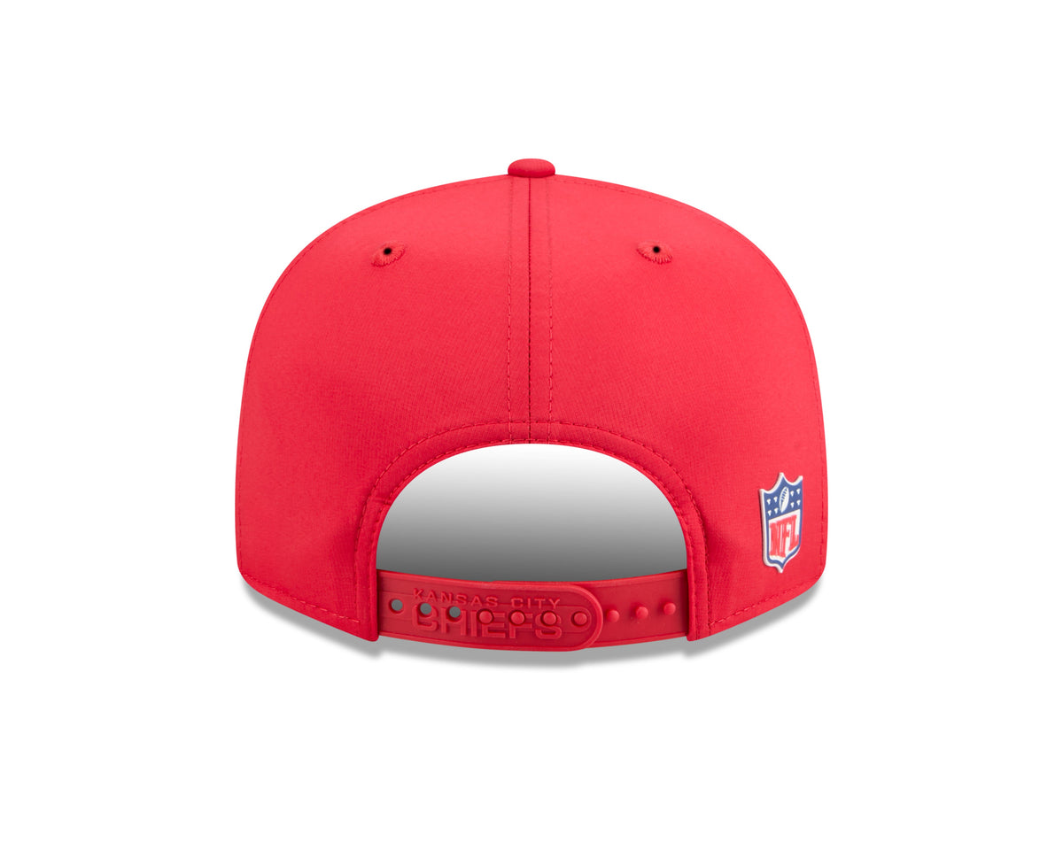 Kansas City Chiefs NFL New Era Men Red 9Fifty 2025 Sideline Hot Weather Split Panel Snapback product image 2, provided for