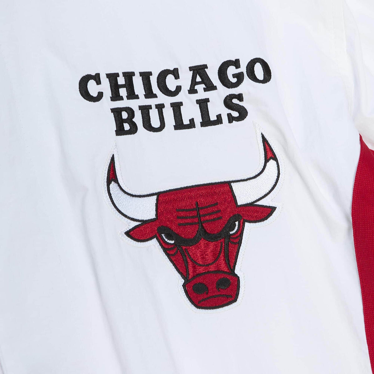 Chicago Bulls NBA Mitchell & Ness Men’s White 1997-98 Finals Warm Up Jacket product image 3, provided for visual reference