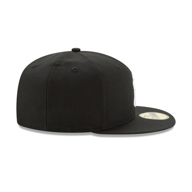 New York Yankees MLB New Era Men Black / White 59Fifty Basic Fitted Hat product image 3, provided for visual reference and