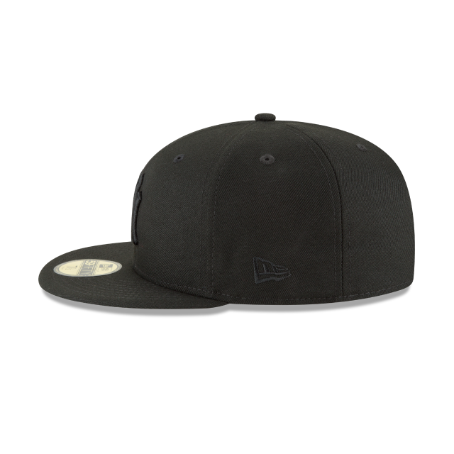 New York Yankees MLB New Era Men Black on Black 59Fifty Basic Fitted Hat product image 4, provided for visual reference and