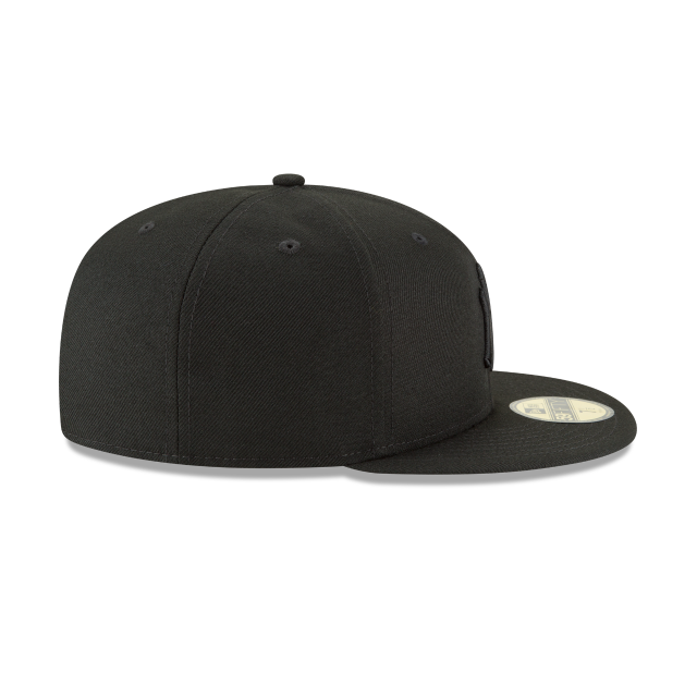 New York Yankees MLB New Era Men Black on Black 59Fifty Basic Fitted Hat product image 3, provided for visual reference and