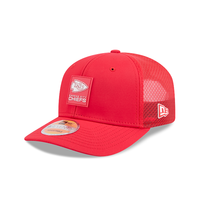 Kansas City Chiefs NFL New Era Men Red 9Seventy 2025 Sideline Hot Weather Trucker Snapback product image 1, provided for