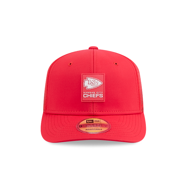 Kansas City Chiefs NFL New Era Men Red 9Seventy 2025 Sideline Hot Weather Trucker Snapback product image 3, provided for