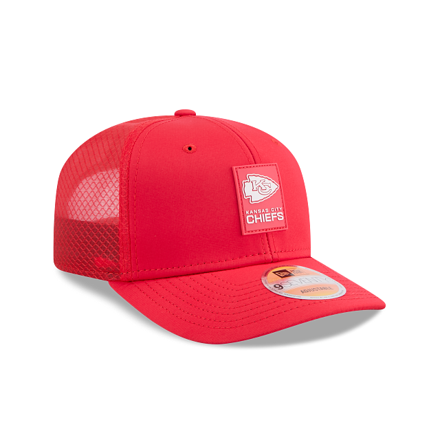 Kansas City Chiefs NFL New Era Men Red 9Seventy 2025 Sideline Hot Weather Trucker Snapback product image 4, provided for