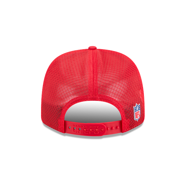 Kansas City Chiefs NFL New Era Men Red 9Seventy 2025 Sideline Hot Weather Trucker Snapback product image 2, provided for