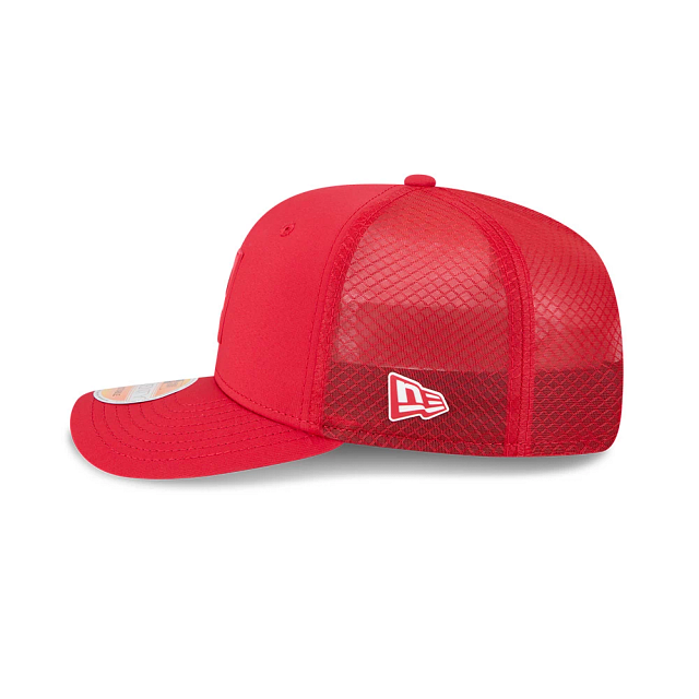 San Francisco 49ers NFL New Era Men Red 9Seventy 2025 Sideline Hot Weather Trucker Snapback product image 4, provided for