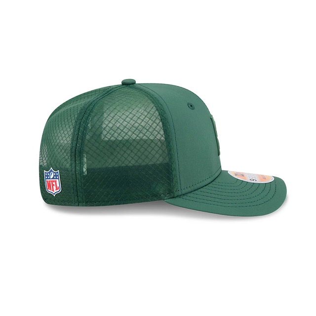 Green Bay Packers NFL New Era Men Green 9Seventy 2025 Sideline Hot Weather Trucker Snapback product image 6, provided for