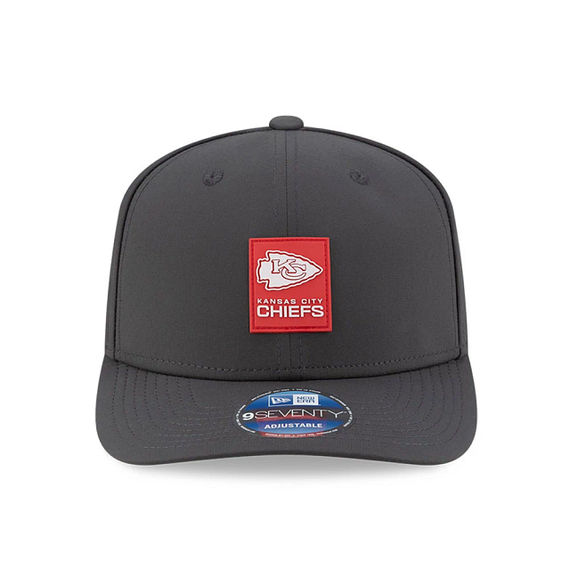 Kansas City Chiefs NFL New Era Men Charcoal 9Seventy 2025 Sideline Stretch Snapback product image 3, provided for visual