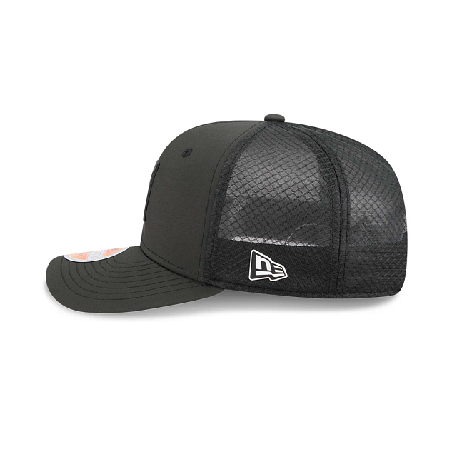 Washington Commanders NFL New Era Men Charcoal 9Seventy 2025 Sideline Hot Weather Trucker Snapback product image 5, provided