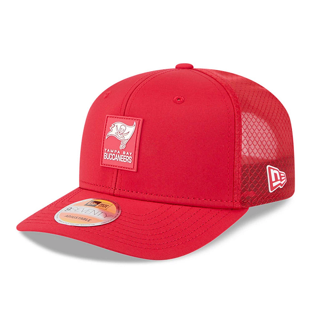 Tampa Bay Buccaneers NFL New Era Men Red 9Seventy 2025 Sideline Hot Weather Trucker Snapback product image 4, provided for