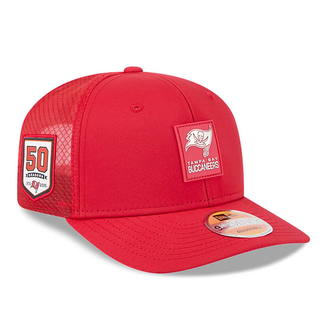 Tampa Bay Buccaneers NFL New Era Men Red 9Seventy 2025 Sideline Hot Weather Trucker Snapback product image 1, provided for