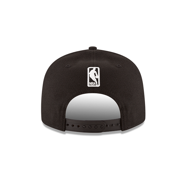 New York Knicks NBA New Era Men Black 9Fifty Basic Snapback product image 2, provided for visual reference and product